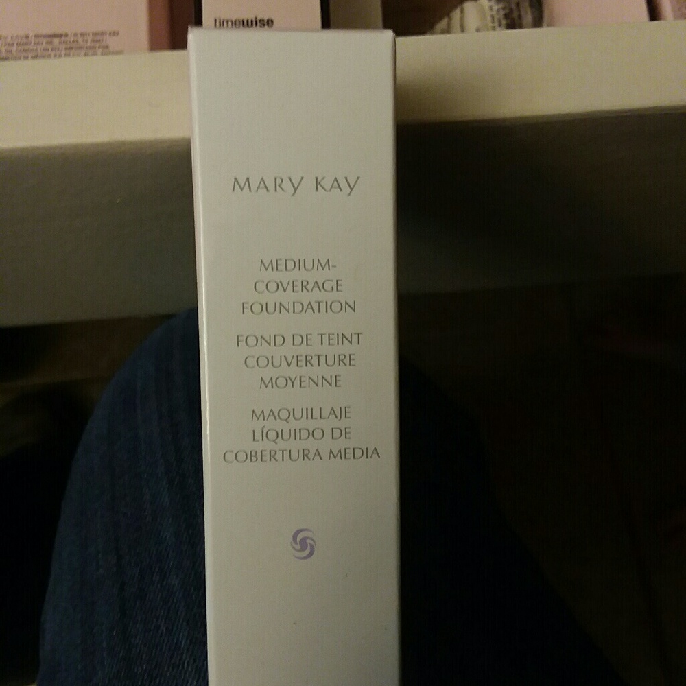 Mary Kay medium coverage beige 302